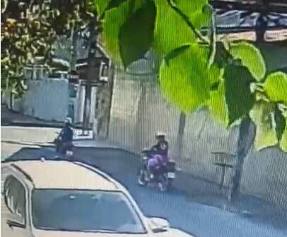 Casal rouba moto de noivos durante visita a buffet na Maraponga