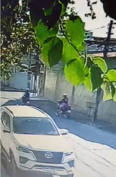 Casal rouba moto de noivos durante visita a buffet na Maraponga