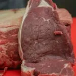 Carrefour relata desabastecimento de carnes no Atacadão, mas sem impacto relevante