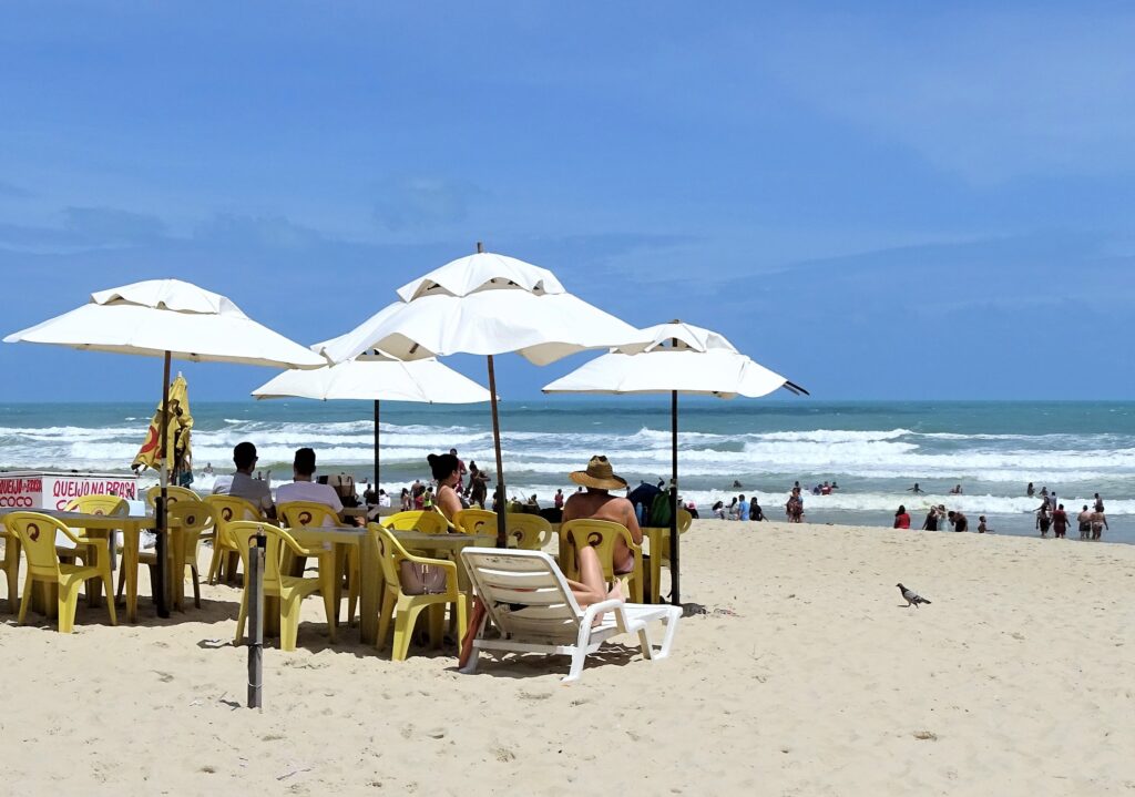 Praia do Futuro atrai 3,5 milhões de visitantes anuais e se destaca como cartão-postal de Fortaleza