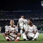 Santos vence o Coritiba e confirma retorno à Série A do Brasileiro