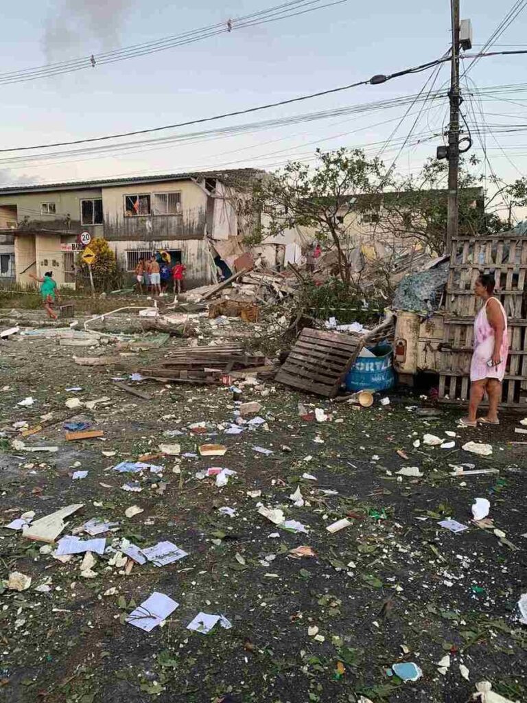 Prédio desaba em Maceió deixando três mortos e cinco feridos