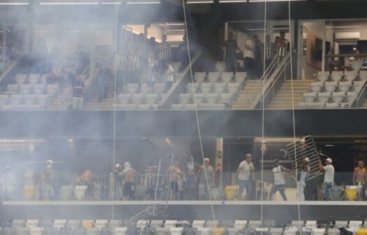 Fotógrafo é internado após ser atingido por explosivo na Arena MRV na final da Copa do Brasil