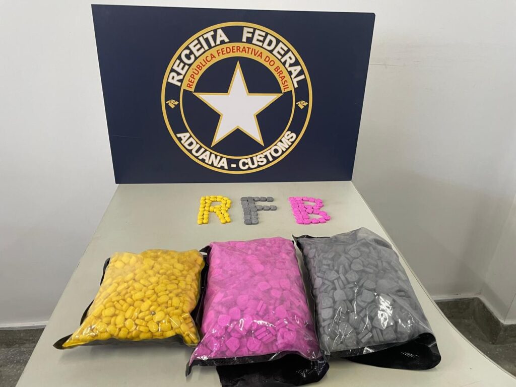 Receita Federal apreende 3 mil comprimidos de ecstasy escondidos em aparelho de som em Fortaleza