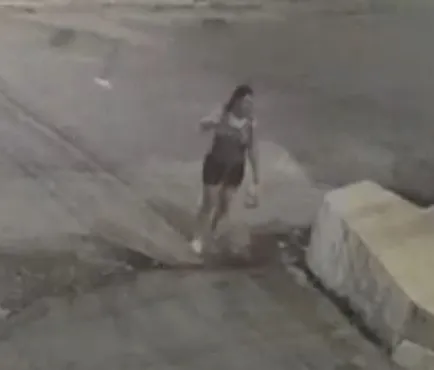 Mulher é flagrada jogando feto no lixo em Maracanaú, no Ceará