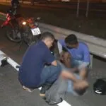 Motociclista é hospitalizado após ser atingido por veículo na BR-116; motorista fugiu do local