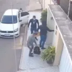 Criminosos disfarçados de policiais invadem casa de empresário para efetuar assalto em Cedro/CE