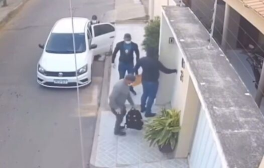 Criminosos disfarçados de policiais invadem casa de empresário para efetuar assalto em Cedro/CE