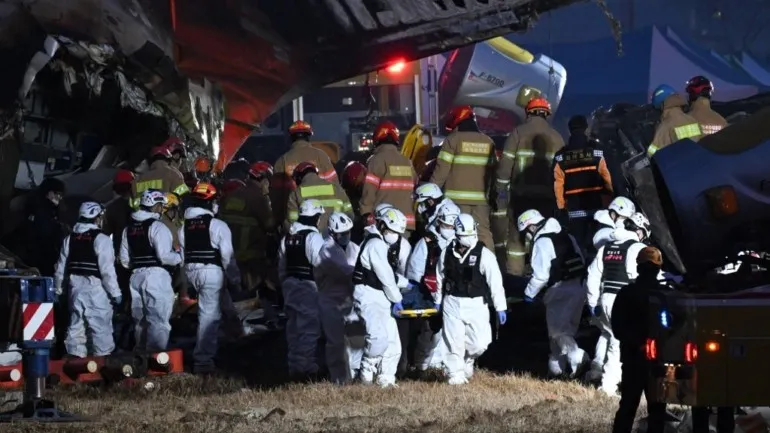 VÍDEO Avião explode na Coreia do Sul ao bater contra muro no Aeroporto de Muan