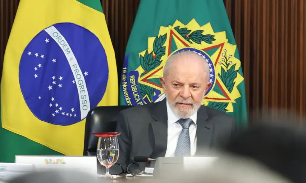 Salário mínimo em 2025 deve subir para R$ 1.518, após decreto de Lula