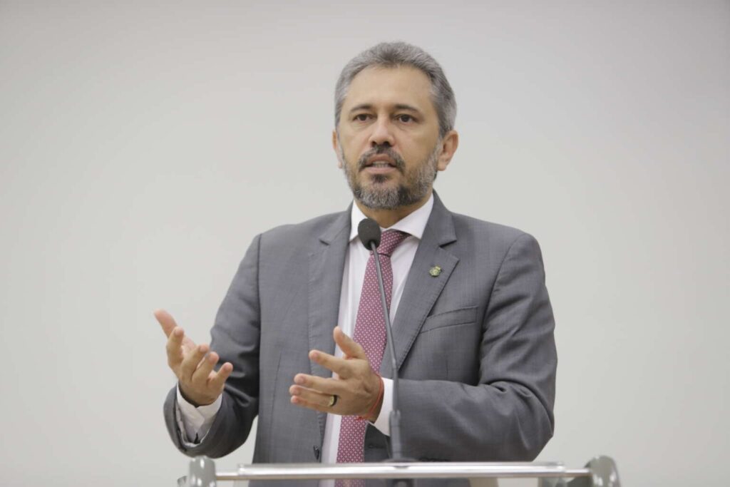 Elmano anuncia novidades para a segurança, incluindo novos batalhões e delegacias; confira