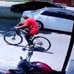 Homem é flagrado furtando bicicleta parada em frente a padaria em Fortaleza