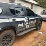 Idoso e mãe de menino de 5 anos são presos por suspeita de estupro de vulnerável em Camocim/CE