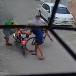 Motociclista por aplicativo é assaltado por criminosos em bicicleta enquanto esperava cliente