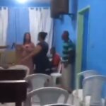 Mulher viraliza após expor traição do marido pastor e causar pancadaria durante culto