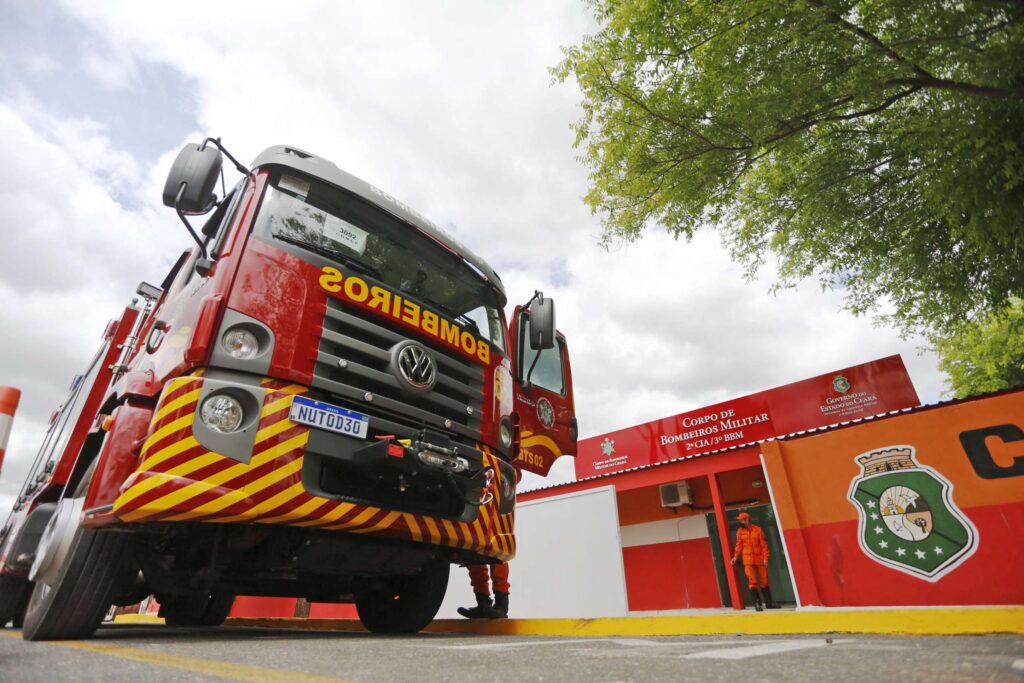 Incêndio em casa na Messejana deixa família desabrigada