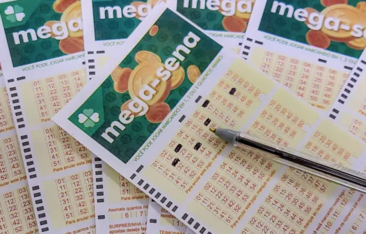 Mega-Sena acumula, e prêmio de R$ 15,6 milhões vai para Mega da Virada