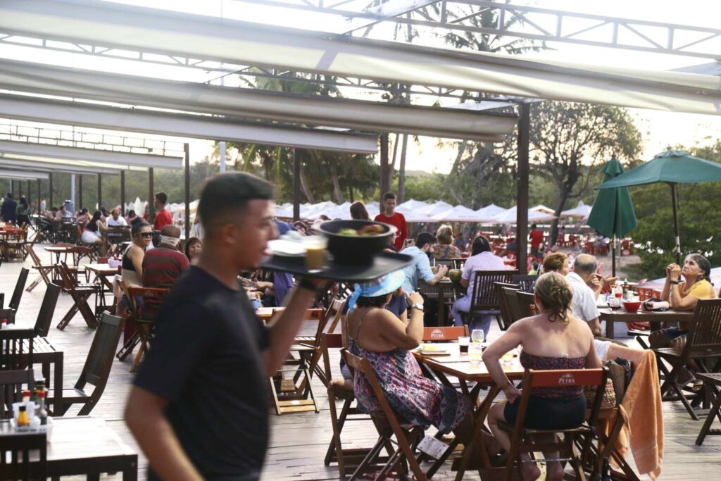 Ceará lidera entrada de turistas internacionais no Brasil em outubro, aponta Embratur