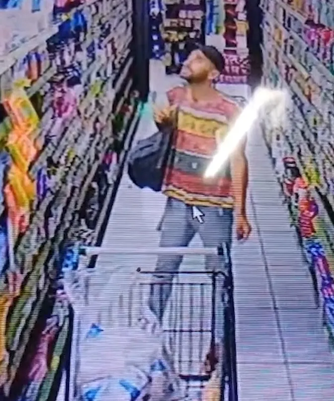 Homem é flagrado por câmera de segurança furtando produtos de supermercado em Fortaleza