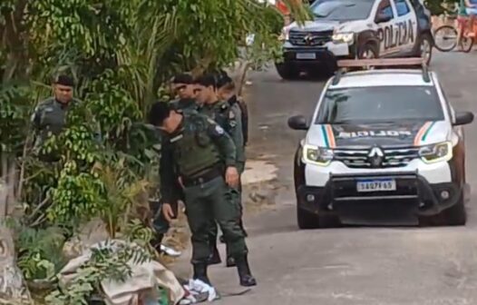 Corpo de homem é encontrado enrolado em rede em meio ao lixo, em avenida de Fortaleza