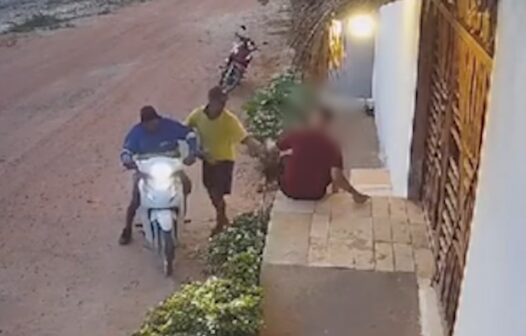 Homem reage a assalto, luta com ladrões e impede roubo de moto em Itarema, no Ceará