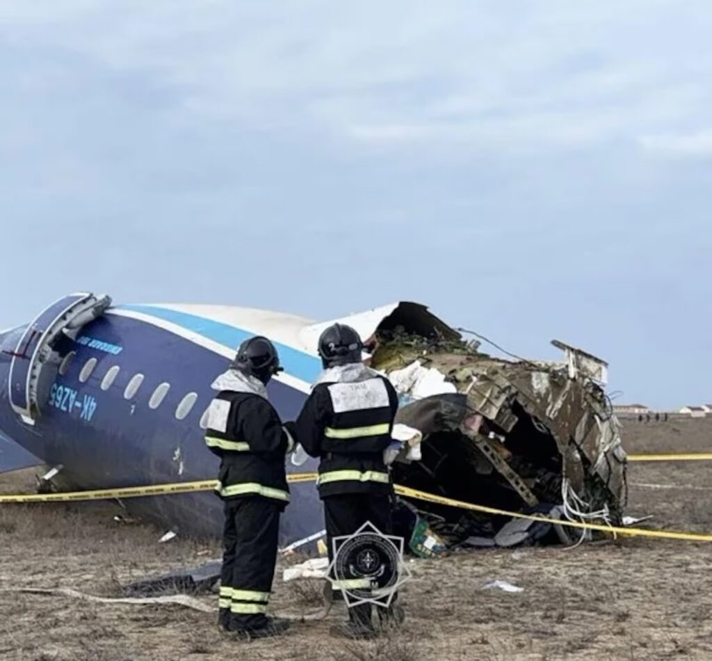 Azerbaijan Airlines diz que acidente fatal foi causado por ‘interferência externa’