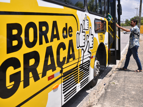 Ônibus de graça em Caucaia chega ao fim após Prefeitura não pagar R$ 14 milhões à empresa