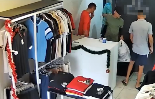 Loja de roupas é assaltada e comerciante fica no prejuízo, em Fortaleza