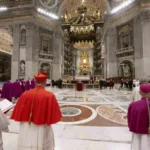 Rito de demolição do muro que sela a Porta Santa é celebrado na Basílica de São Pedro