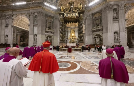 Rito de demolição do muro que sela a Porta Santa é celebrado na Basílica de São Pedro