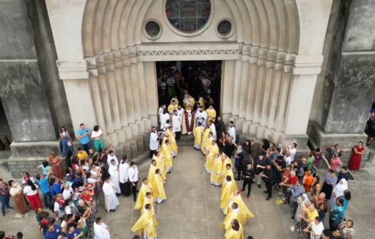 Fiéis celebram abertura do Jubileu da Esperança com procissão em Fortaleza