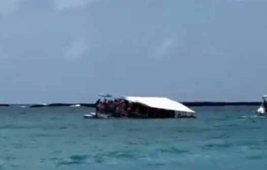 Turistas estavam sem coletes salva-vidas em acidente de catamarã em Maragogi, afirma bombeiros