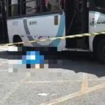 Mulher morre após ser atropelada por moto e micro-ônibus no Centro de Fortaleza