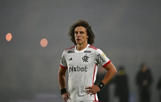 David Luiz faz vídeo de despedida do Flamengo e alfineta diretoria