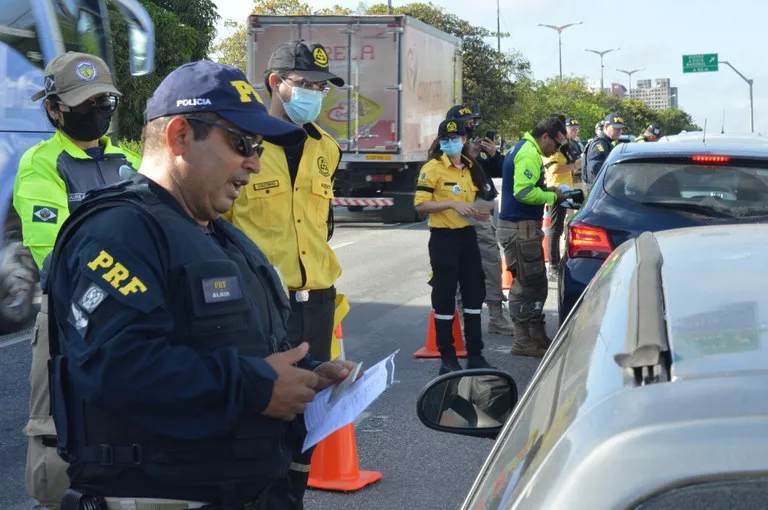 PRF inicia a Operação Rodovida 2024-2025 para prevenir acidentes nas rodovias do Ceará