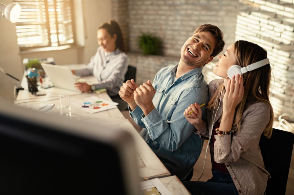 Três dicas práticas para ser mais feliz no trabalho em 2025