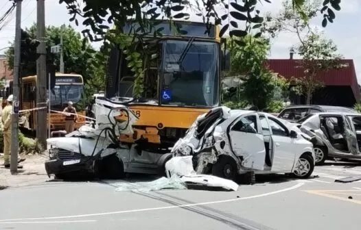 Motorista morre em acidente envolvendo ônibus e dez veículos em Curitiba