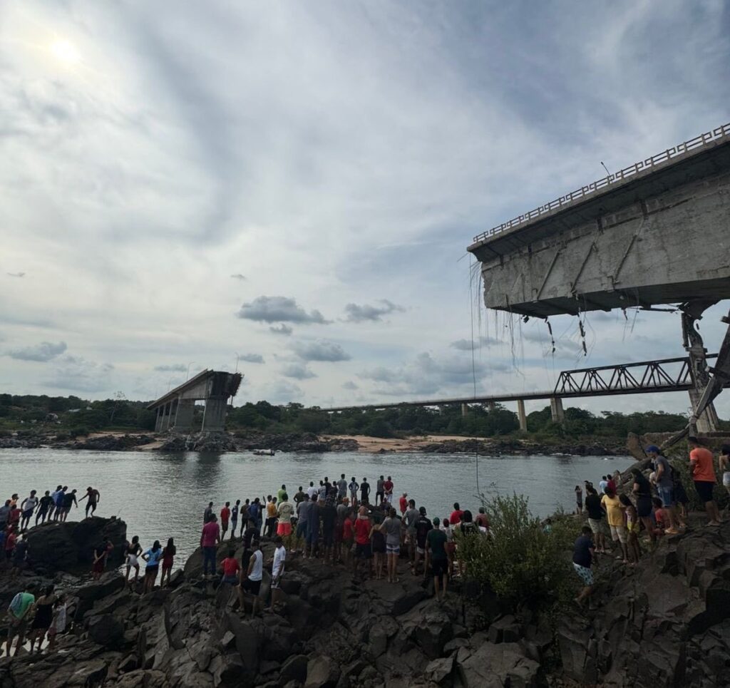 Ponte do Estreito desaba na divisa entre Tocantins e Maranhão