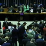 Câmara revoga novo seguro DPVAT e limita bloqueio de emendas parlamentares