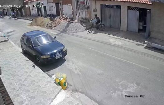 Homem furta bicicleta estacionada em calçada de casa em Maracanaú