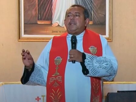 Padre Antônio Furtado critica superstições de Ano Novo e causa polêmica nas redes sociais