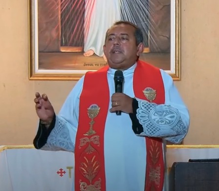 Padre Antônio Furtado critica superstições de Ano Novo e causa polêmica nas redes sociais