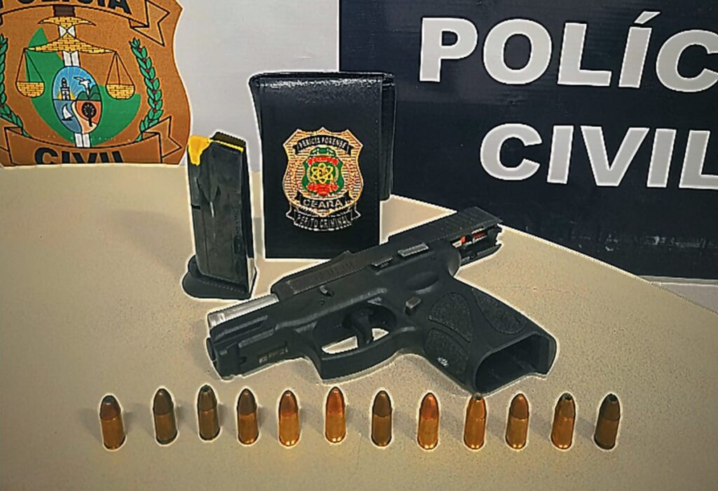 Polícia Civil prende homem com arma e falso distintivo no Mondubim