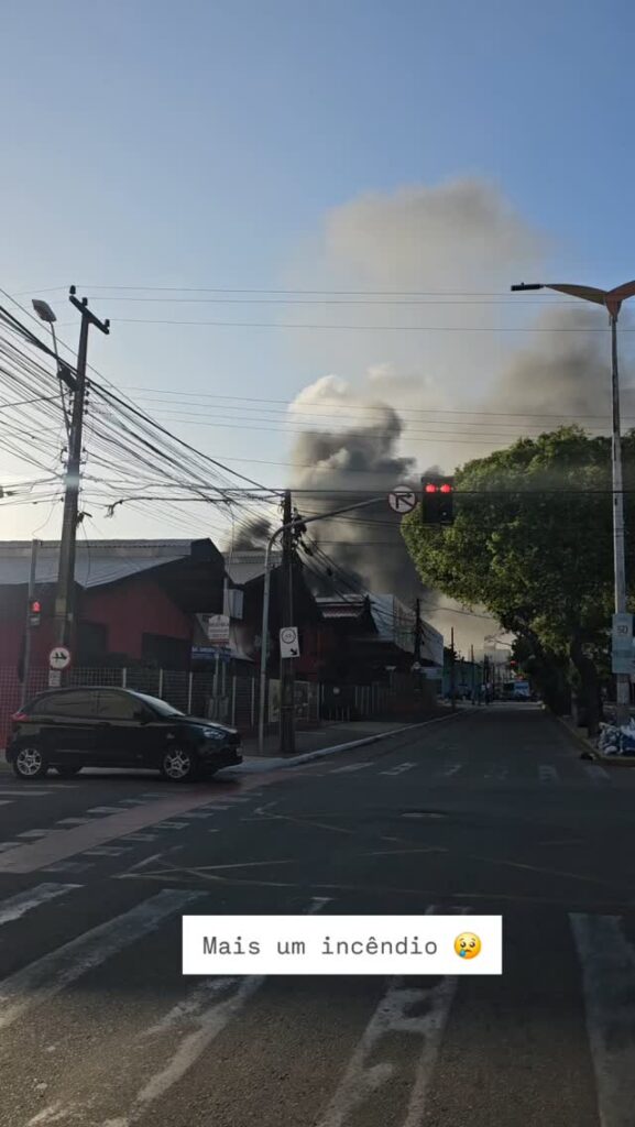 Incêndio atinge loja de ferramentas no Centro de Fortaleza, nesta terça-feira (31)