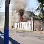 Incêndio destrói casa em Fortaleza; supeita é que fogo tenha sido causado por curto-circuito