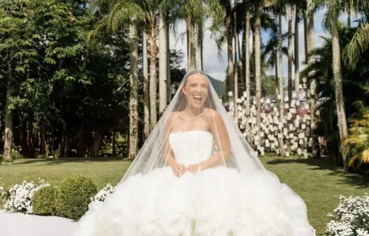 Larissa Manoela exibe vestido deslumbrante em terceira cerimônia de casamento