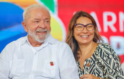 “Já já ele estará de volta”, diz Janja sobre cirurgia de Lula