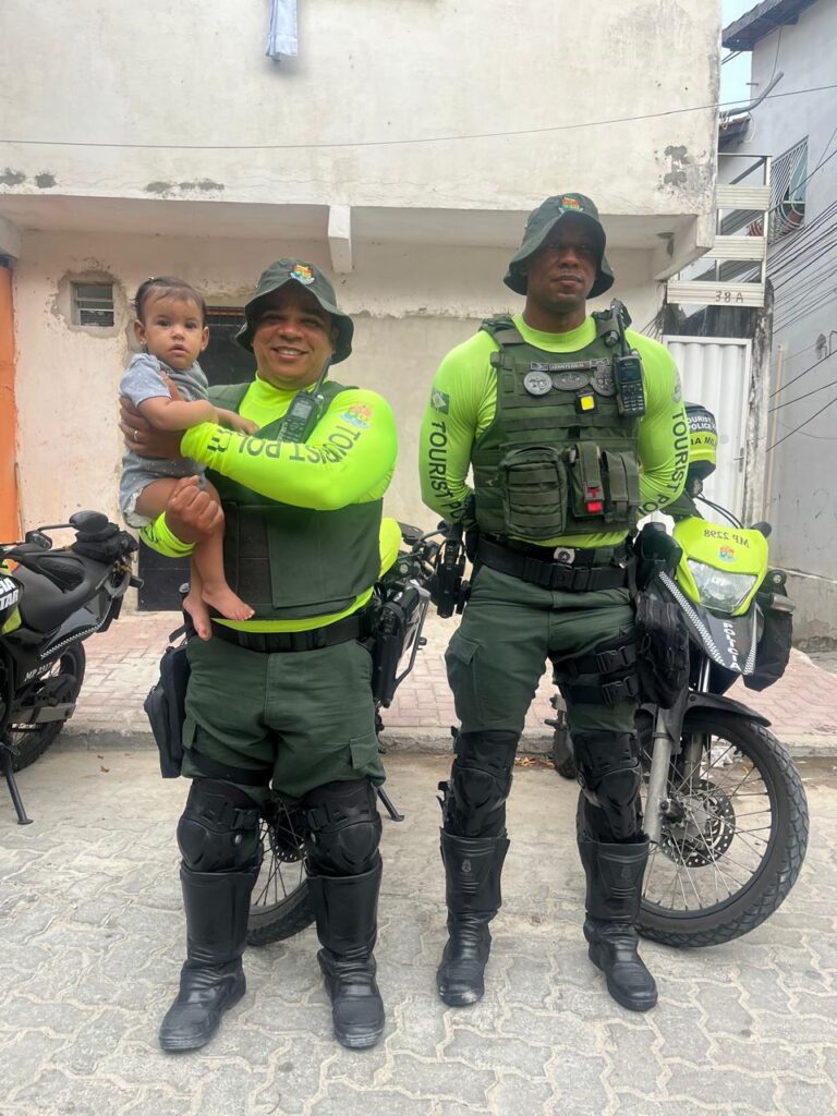 Policiais salvam bebê de 7 meses engasgado durante intervalo de trabalho em Fortaleza