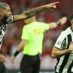 Botafogo bate Internacional no Sul e fica a um empate do título do Brasileirão