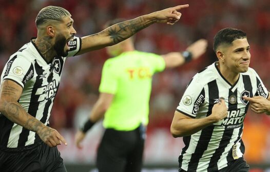 Botafogo bate Internacional no Sul e fica a um empate do título do Brasileirão